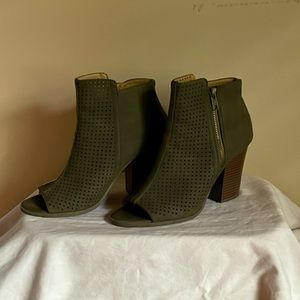 Camo green toeless booties